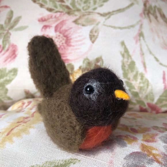 Needle Felted American Robin Bird - Picture 8 of 15